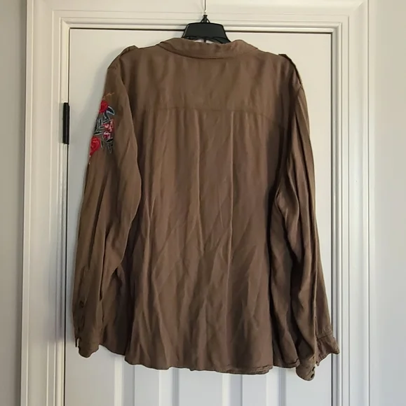 Torrid Floral Embroidered Collared Button Down Shirt Olive Green 3X - Picture 5 of 7